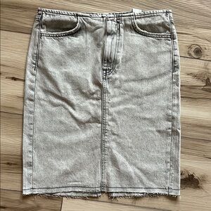 ZARA women’s Classic Gray Denim Skirt